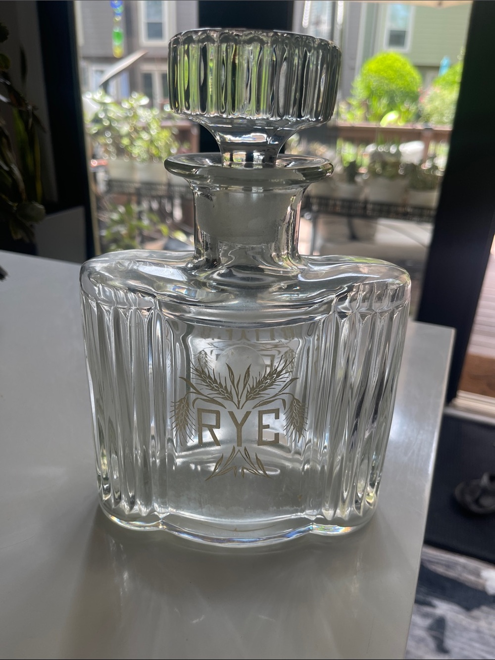 Rye Clear Glass Decanter with Gold Wheat Emblem